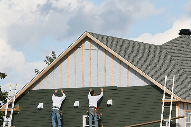 Professional Vinyl Siding technician working in Lorton, VA